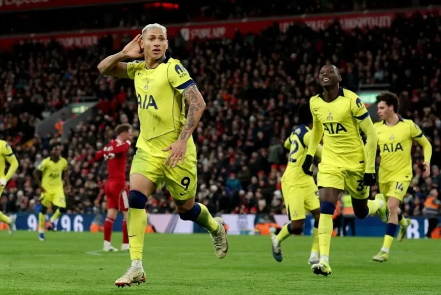 สรุปพรีเมียร์ลีก: ลิเวอร์พูลถือโดยท็อตแน่ม, แมนฯ ยูไนเต็ดเอาชนะวิลล่า, แบลงค์เสมอที่อื่น